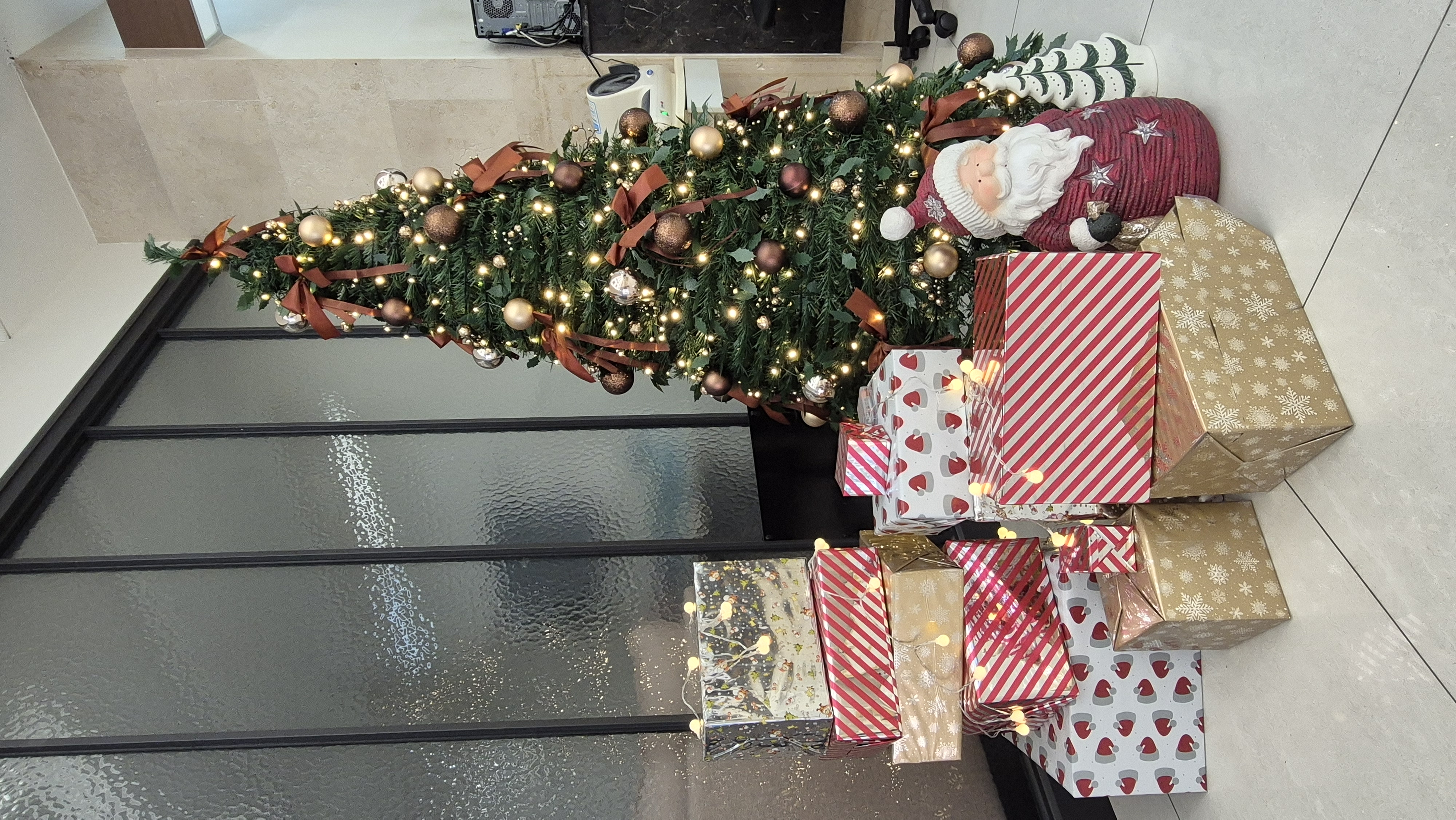 [병원소식] 병원 로비에 찾아온 반짝이는 크리스마스!